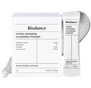 Біла коробка та саше засобу BIODANCE Hydro Ceramide Cleansing Powder на білому фоні, поруч видно текстуру порошку.