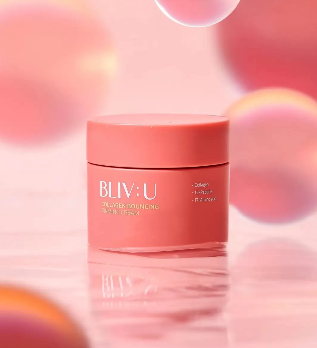 Баночка BLIV:U Collagen Bouncing Firming Cream 80 мл кольору грейпфрута стоїть на рожевому фоні з градієнтними рожевими кульками