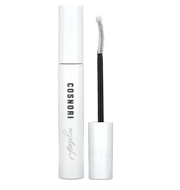 Білий флакон сироватки для вій COSNORI Lash Serum стоїть на білому фоні, поряд з паличкою для нанесення.