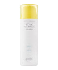 Біла пляшка з жовтою кришкою Goodal Green Tangerine Vita C Dark Spot Sun Care Serum SPF 50+ PA++++ стоїть на білому фоні.