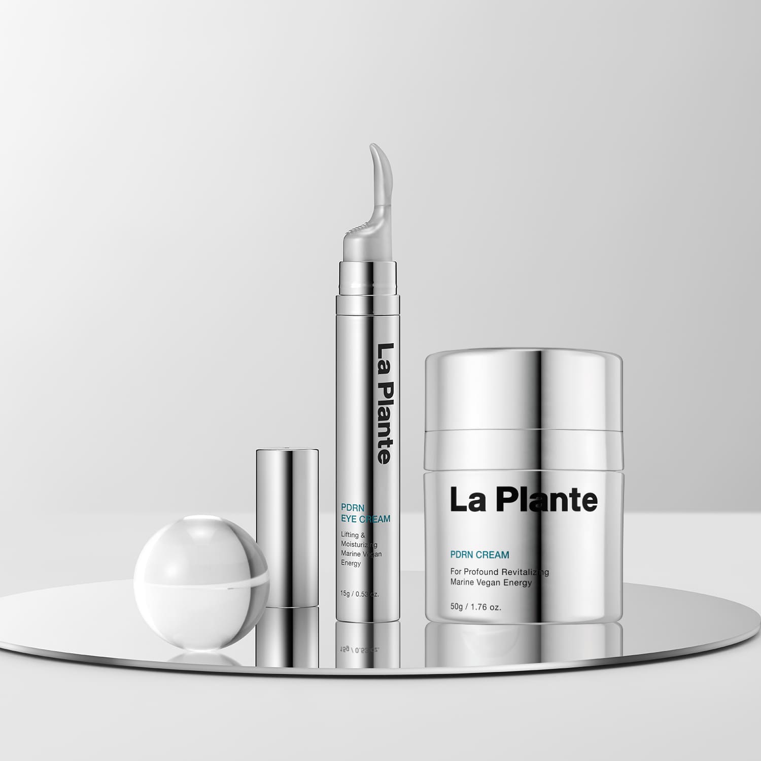 На дзеркальній поверхні розташовано набір із двох засобів — PDRN Cream та PDRN Bioleedle 300.