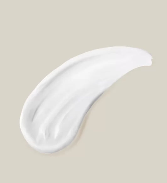 Яскраво біла текстура крему RE:P Nutriniature Calming Cica Cream на білому фоні.