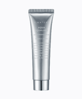 Сріблястий тюбик із сріблястою кришкою крему SNature Aqua Squalane Moisturizing Cream стоїть на білому фоні.