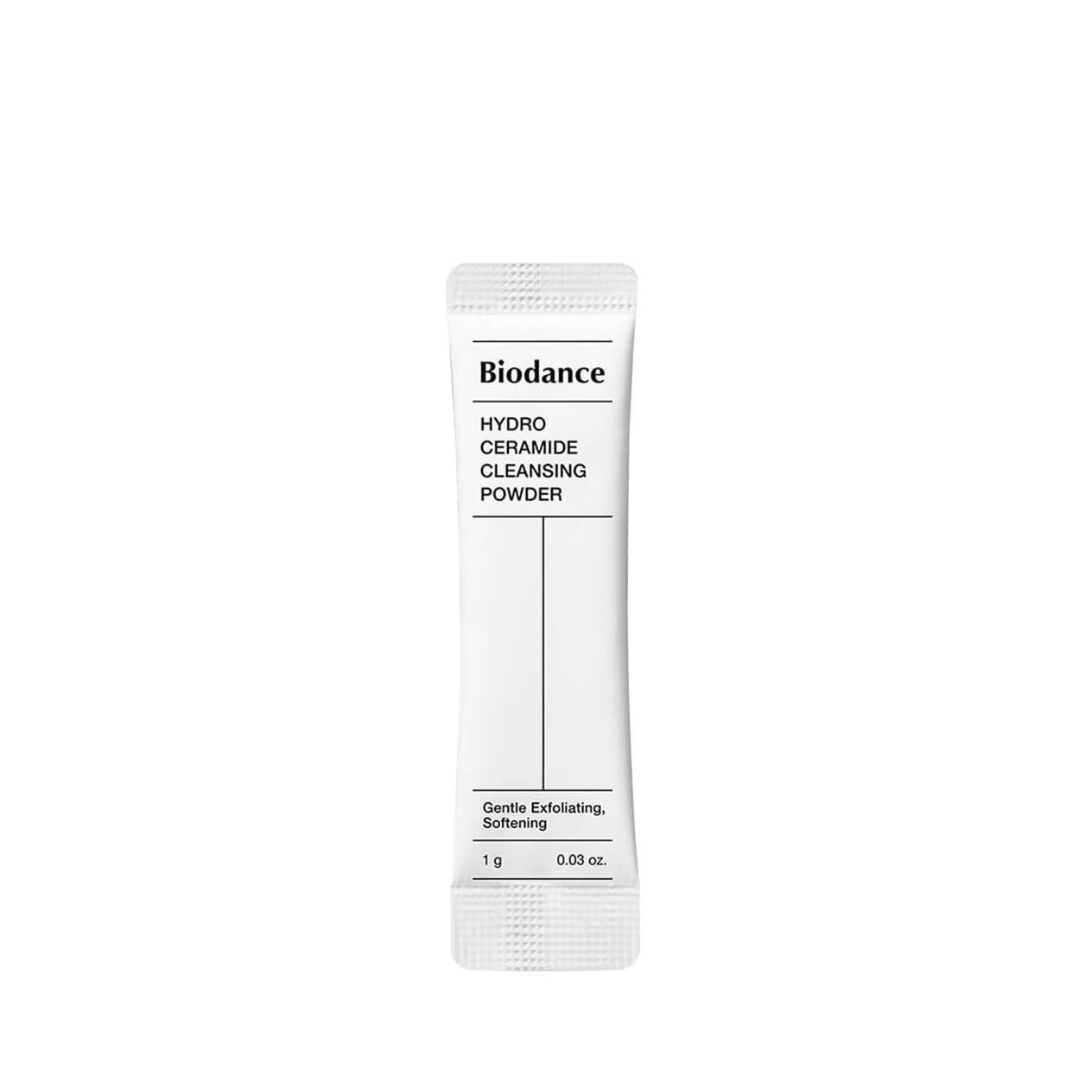 Біле саше засобу BIODANCE Hydro Ceramide Cleansing Powder на білому фоні.