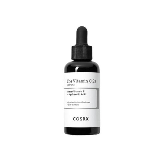 Чорна пляшечка з білою етикеткою та чорною піпеткою сироватки COSRX The Vitamin C 23 Serum стоїть на білому фоні.
