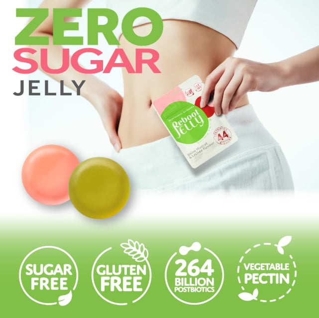 На фото людина тримає пакетик REBOOT Probiotic Gummies Reboot Jelly і підносить його до животу.