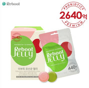 На фото REBOOT Probiotic Gummies Reboot Jelly коробка та пакетик, поряд з ними — цукерки, розташовані на білому фоні.