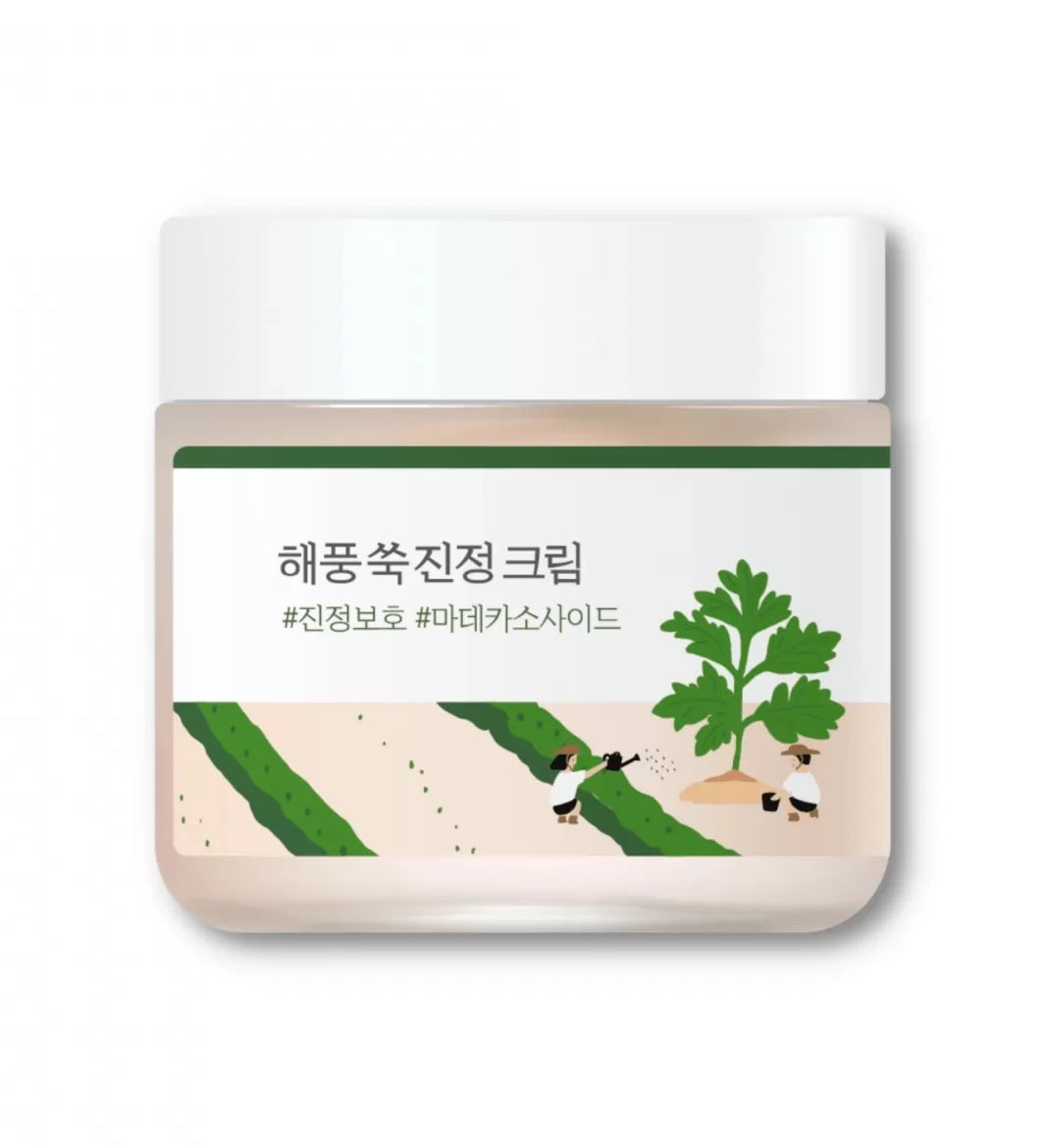 Прозора баночка з етикеткою та білою кришкою крему Round Lab Mugwort Calming Cream на білому фоні.