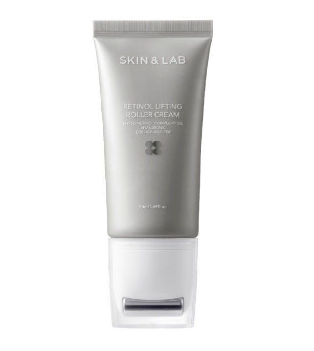 Сірий тюбик з білою роликовою насадкою крему Skin&Lab Retinol Lifting Roller Cream стоїть на білому фоні.