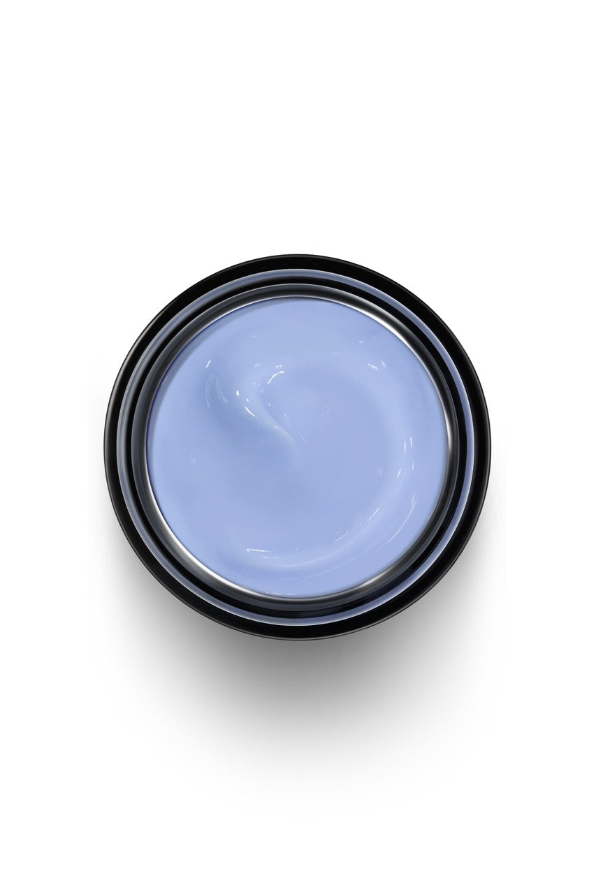 Блакитна текстура крему SUR.MEDIC+ Azulene Soothing – заспокоєння й матовий фініш шкіри